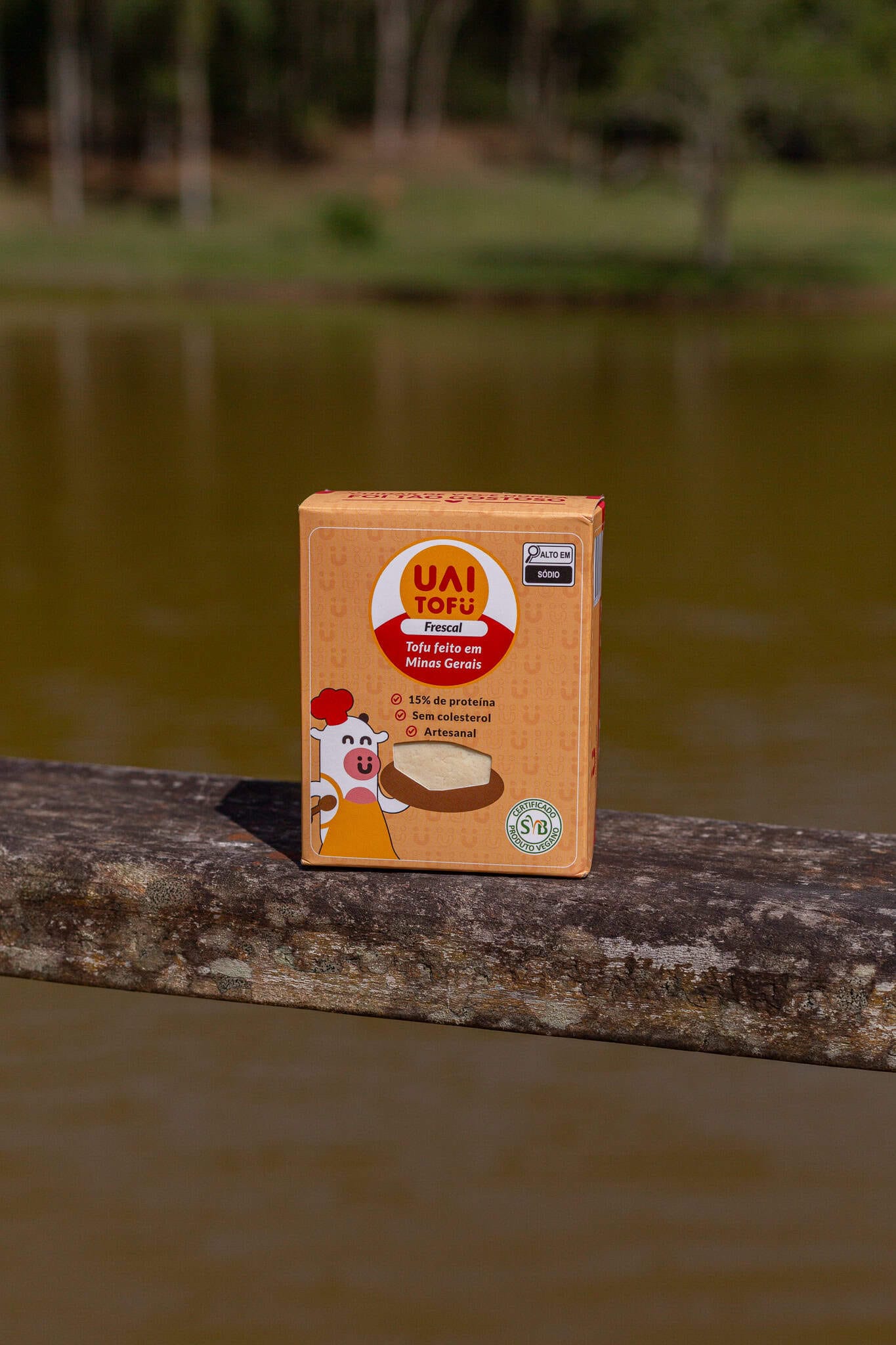 Tofu vegano UAI Tofu em embalagem artesanal de Minas Gerais, alto em proteína e sem colesterol.