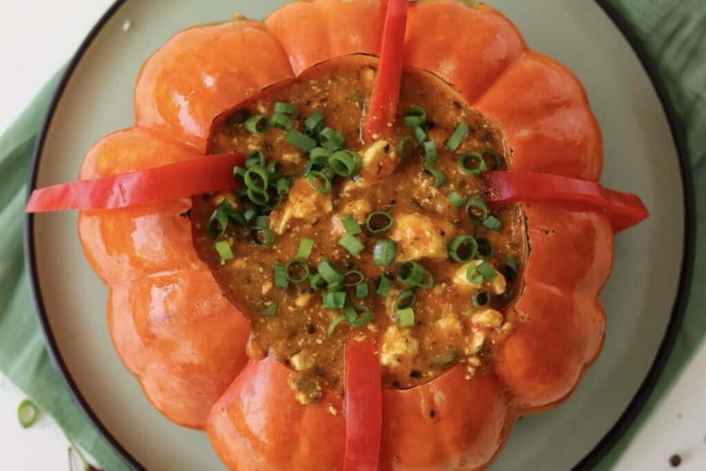 1. Tofu na culinária brasileira, receita de molho com legumes e especiarias.